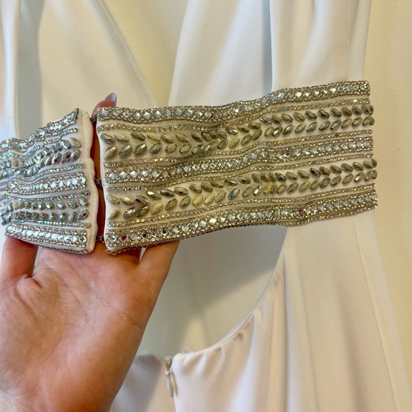 Xscape White Sheath Embellished V Neck Gown Dress size 6 - Picture 5 of 9